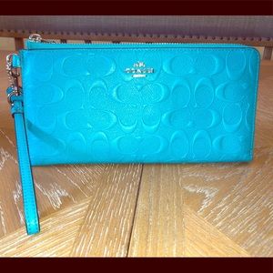 ‼️SOLD‼️Coach Turquoise Leather Wristlet 655891✨